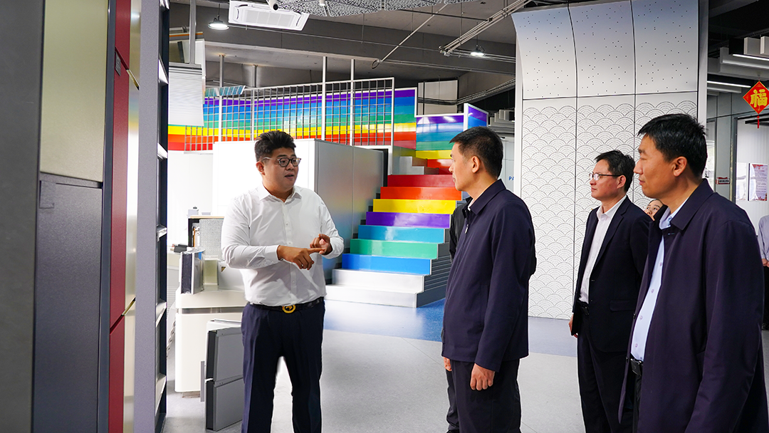 博兴县委副书记、代县长孔磊一行到访888电子集团调研产业发展情况(图2)